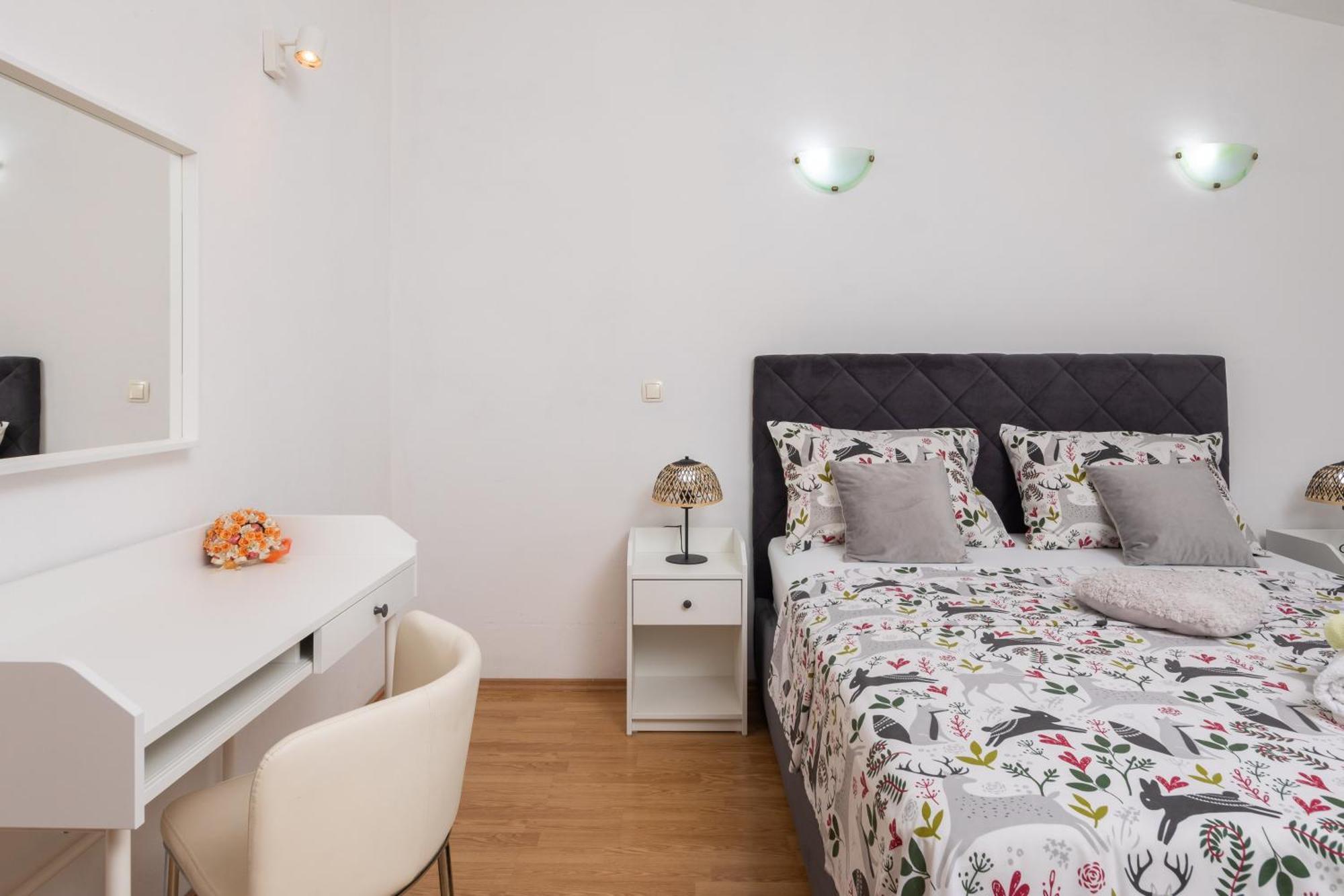 Sky Way Apartments Дуги-Рат Экстерьер фото