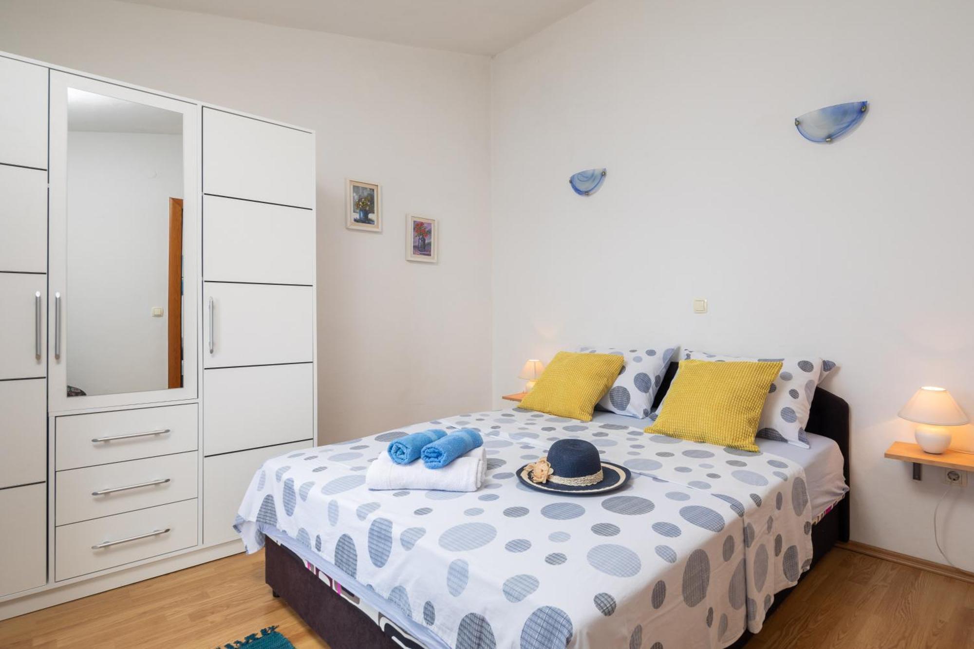 Sky Way Apartments Дуги-Рат Экстерьер фото