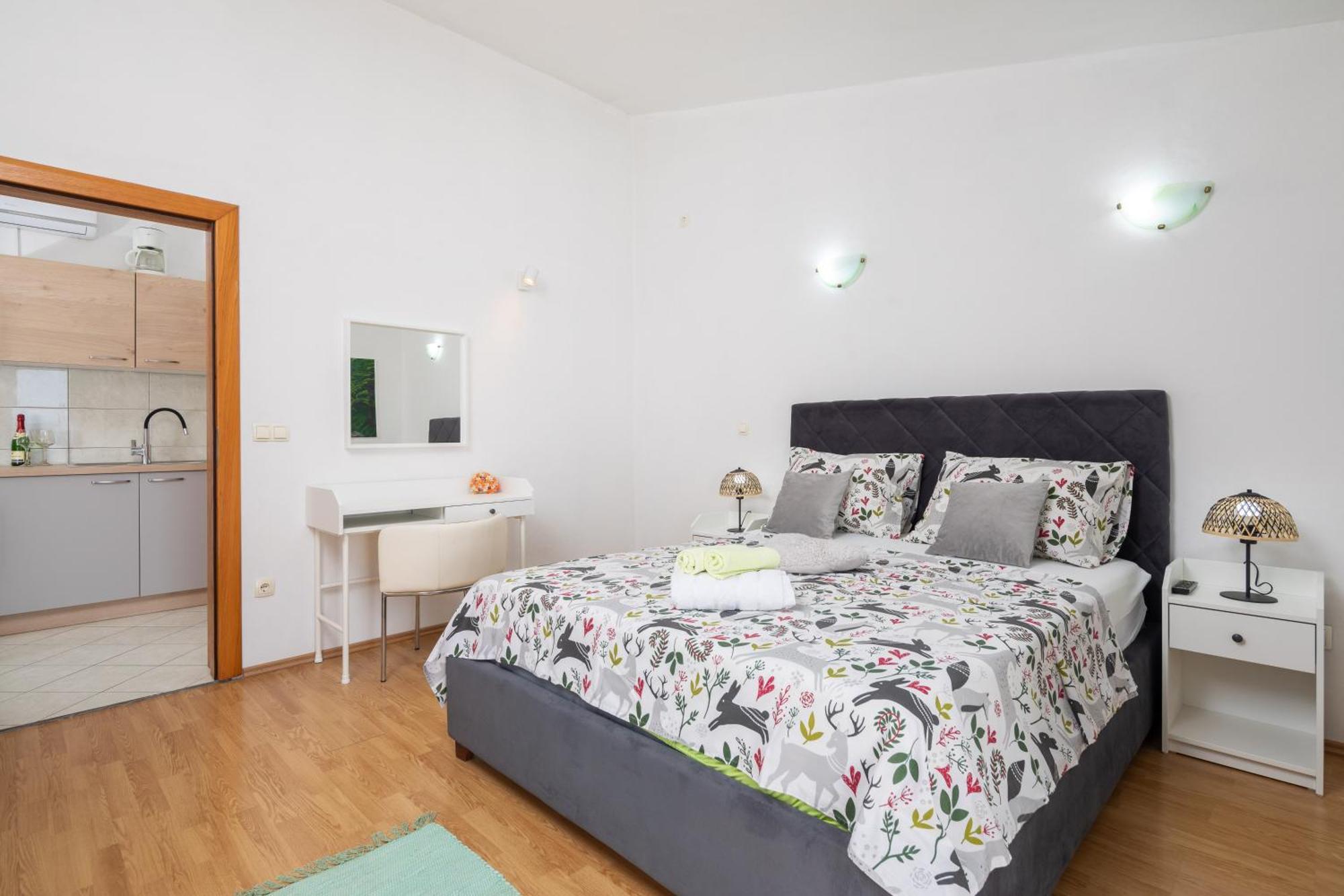 Sky Way Apartments Дуги-Рат Экстерьер фото