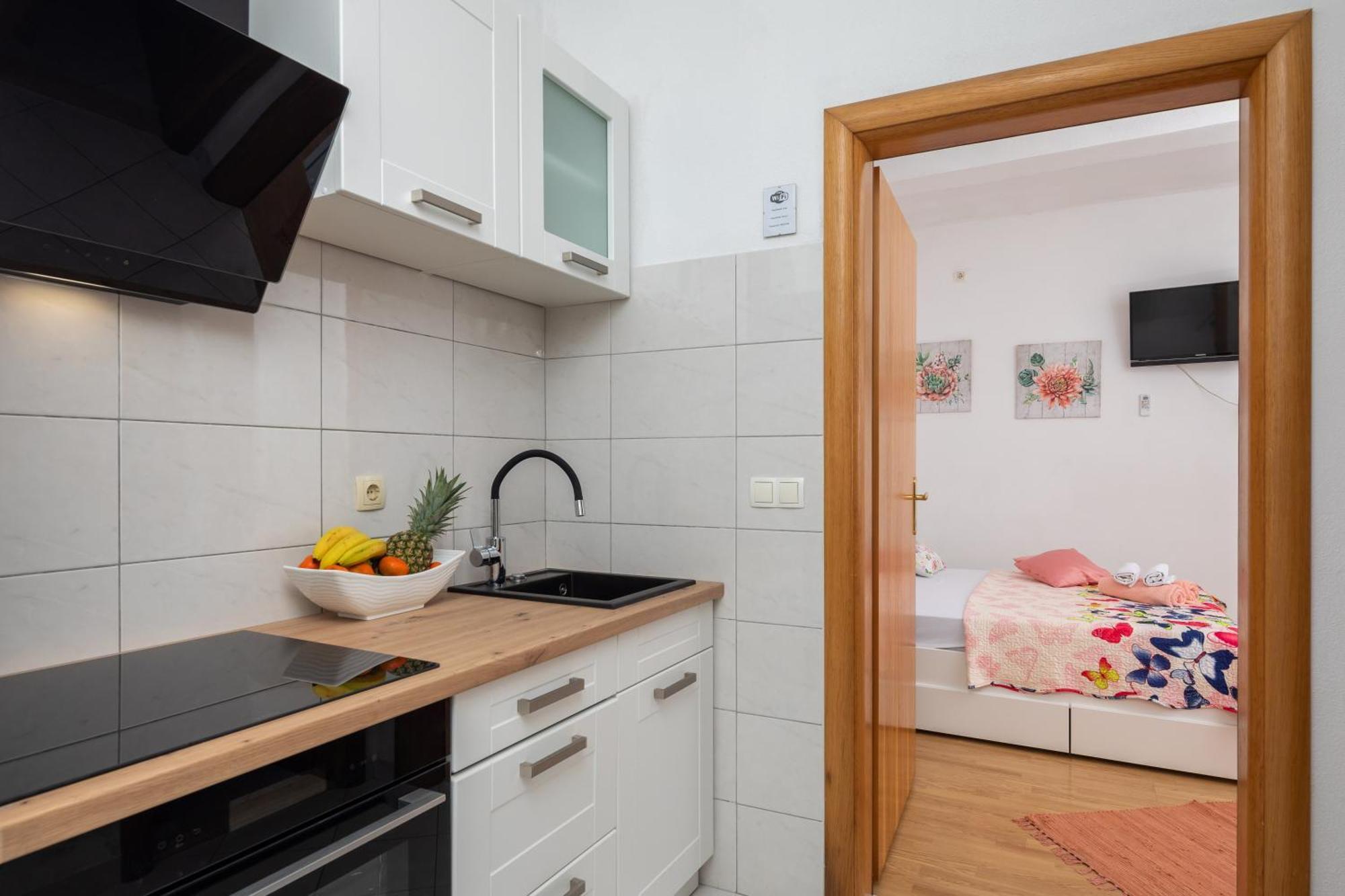 Sky Way Apartments Дуги-Рат Экстерьер фото